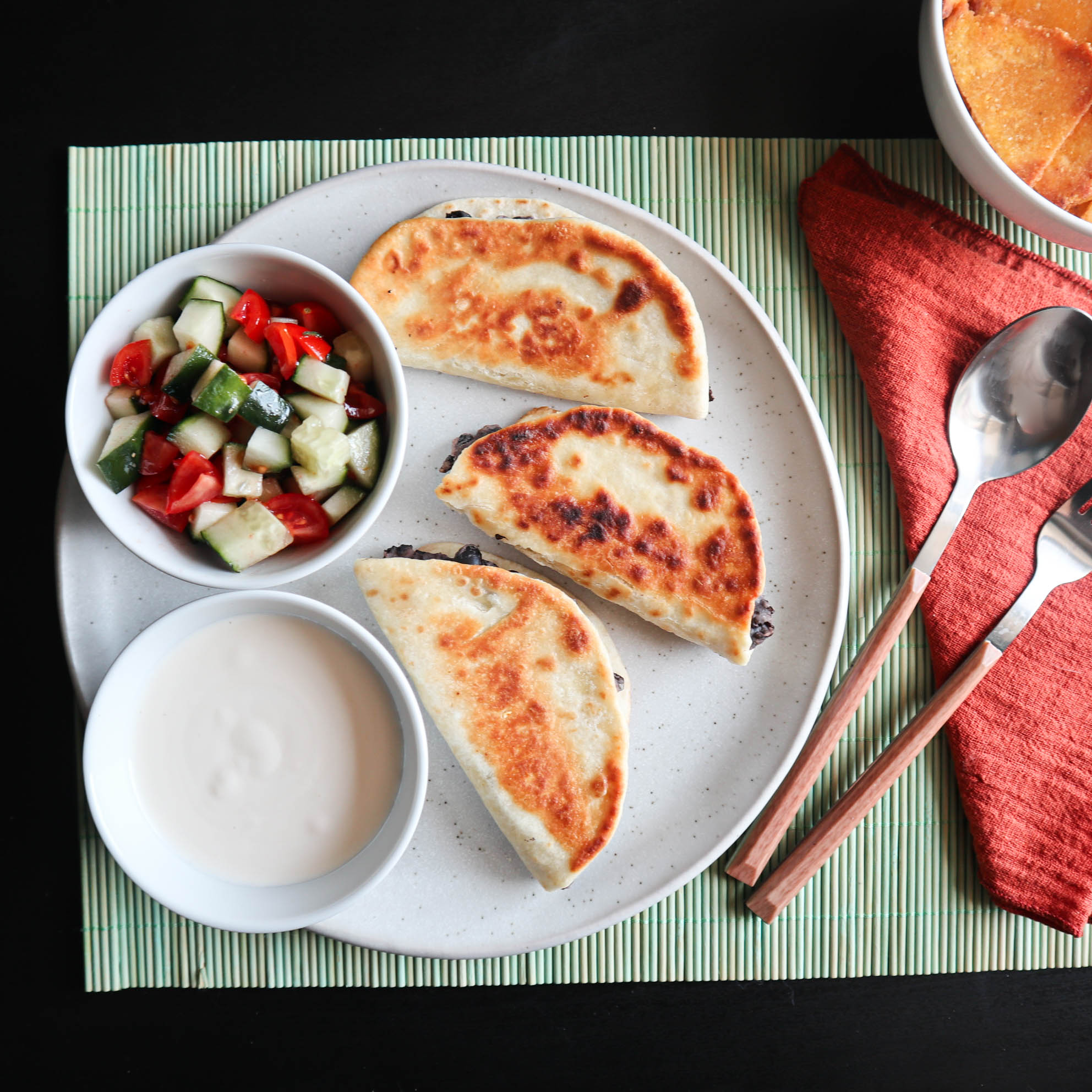 Mini tortillas con fagioli neri e formaggio!